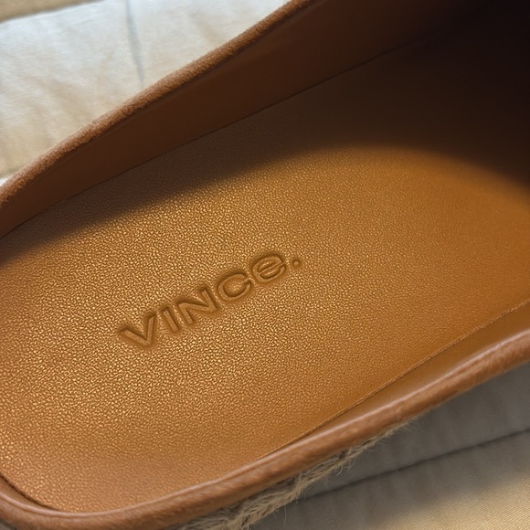 Vince Ulla Tan Suede shoes - Picture 4 of 4